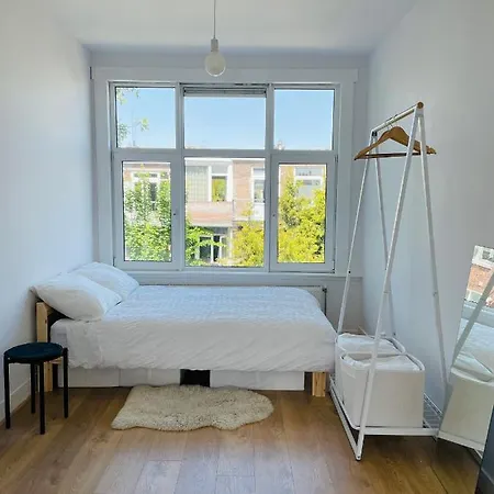Stylish Double In Bed & Breakfast Den Haag